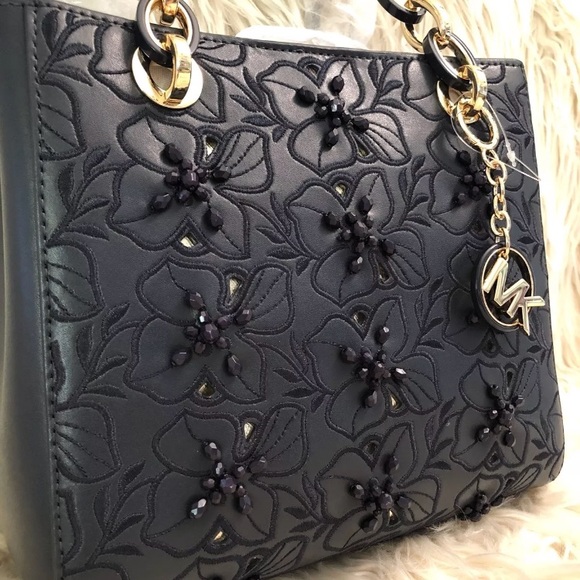 ⛔️SOLD⛔️Authentic Michael Kors Leather floral satc - Picture 5 of 8